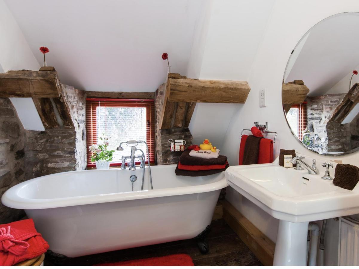 Ty Fferm Hen, Ancient Farmhouse, Coity Bach Talybont-on-Usk Esterno foto