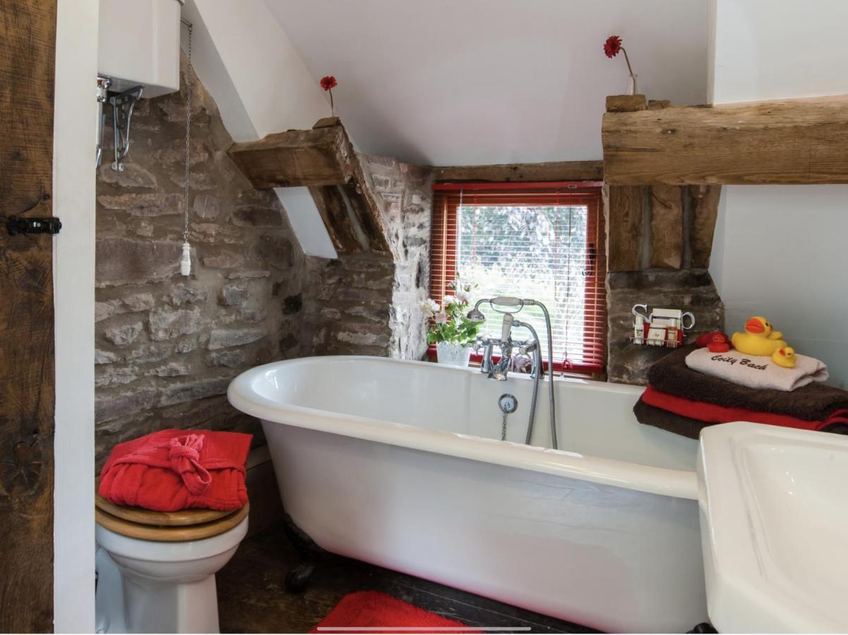 Ty Fferm Hen, Ancient Farmhouse, Coity Bach Talybont-on-Usk Esterno foto